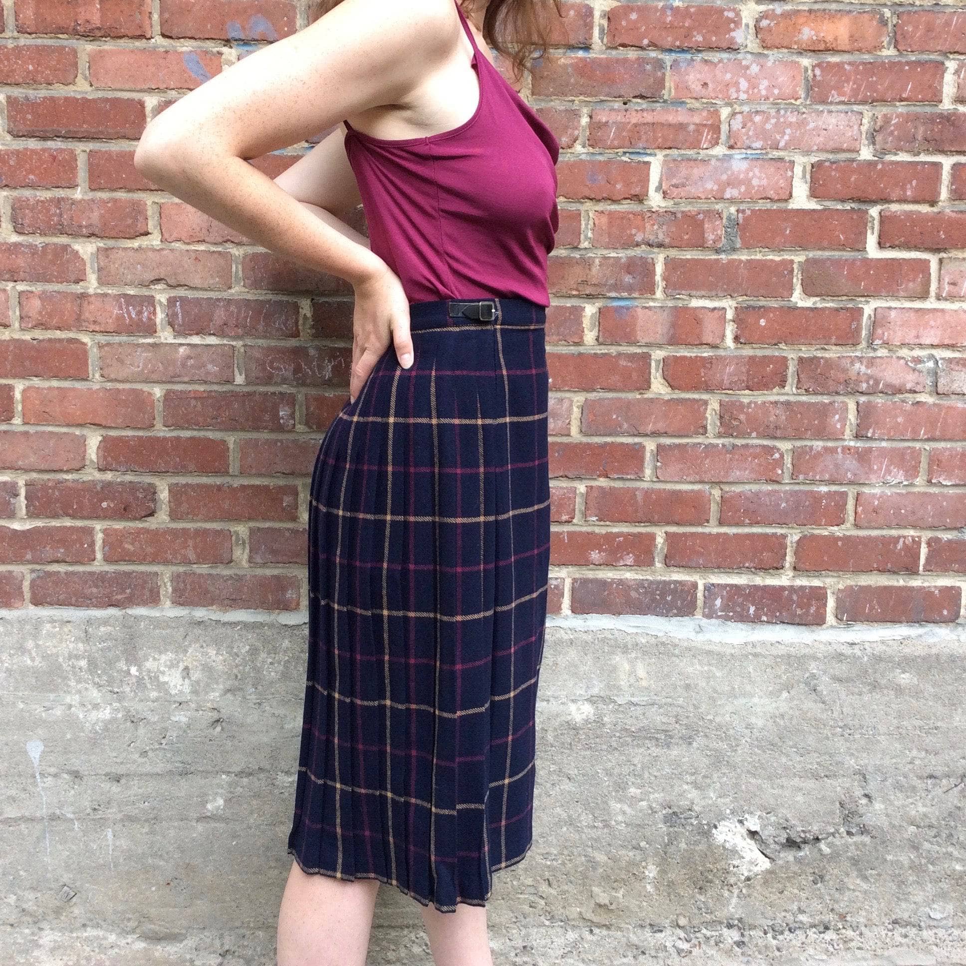 Midi-Length Pleated Tartan Wool Skirt Small-Medium - Image 5