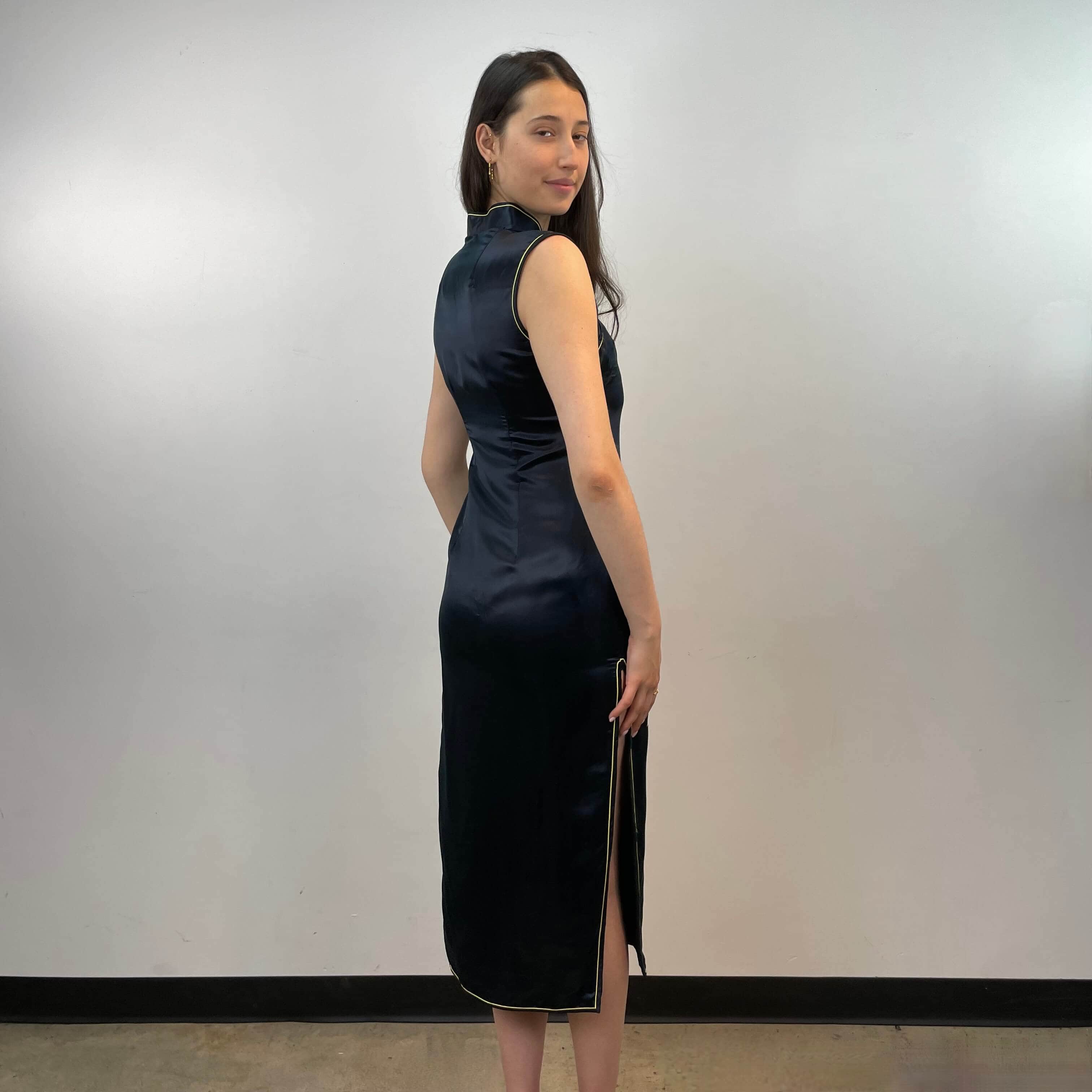 Vintage Hand Embroidered Silk Qipao Midi Dress Small-Medium - Image 5